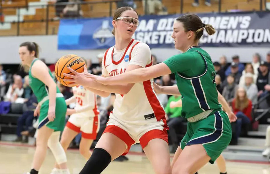 Cortland Women's Basketball Rallies Past Endicott, 48-46, in NCAA First Round